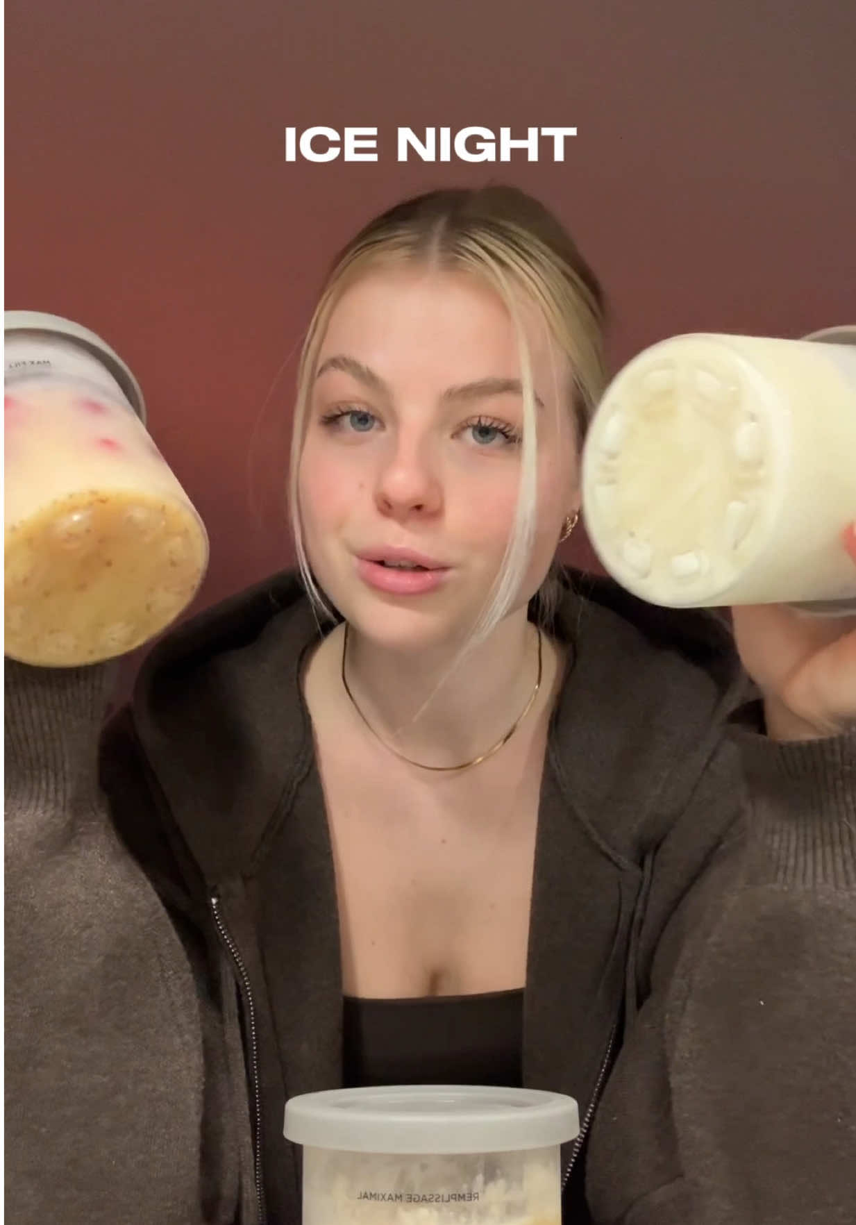 Ich liebe die ICE NIGHT 🧊🍧 Rezept 1: - Skyr - ein Schuss Milch - Joghurt Junky Flavor Topping: Schokolinsen Rezept 2: - 250ml Milch - 70ml Rama Cremefine (7%) - 25g Vanille Protein Pudding - Spekulatius Protein Pulver (oder Flavor) Topping: Lotus Rezept 3: (muss optimiert werden) - Erdbeeren  - 250ml Milch - 70ml Rama Cremefine (7%) - 25g Vanille Protein Pudding - Vanille Protein Pulver (oder Flavor) Falls ihr weitere Rezepte habt, schreibt sie in die Kommis! 🍧✨ #icenight #ninjacreami #icecream 
