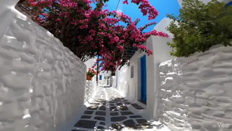 Greek summer state of mind. 🇬🇷 Focus on the sunsets, not the roaming bills. 🏝️ Stay effortlessly connected across every island and enjoy your vacation to the fullest. ✨ #viberest #traveldata #greekislands #exploregreece #greecetravel 