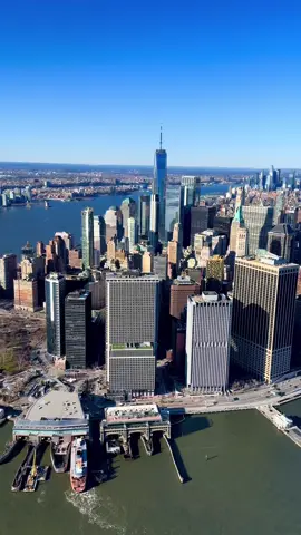 Blue skies & warm weather in the big city 🫶 #nyc #spring 
