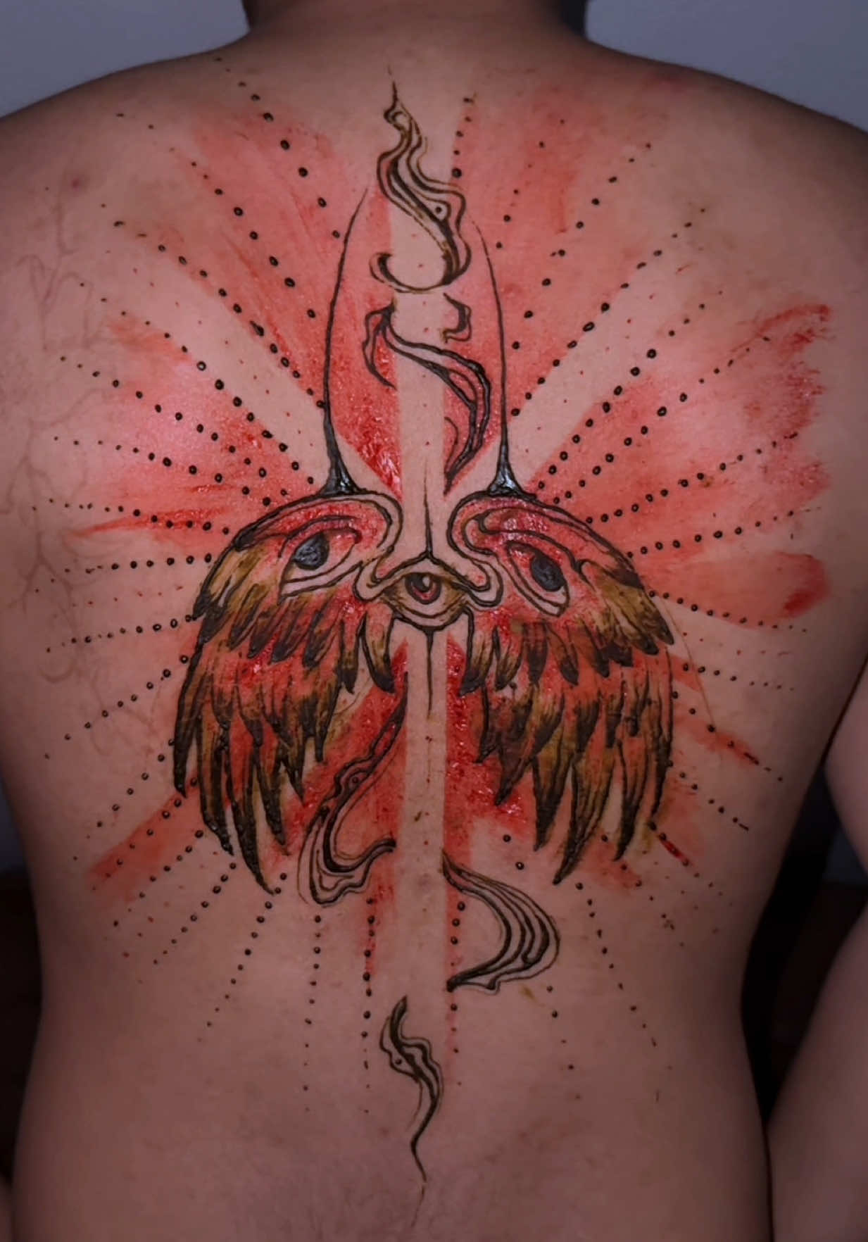 Warum sieht das alles so brutal aus, wollte nur Henna tattoo machen. #hennatattoo #tattoo #backtattoo #backpiece #henna 