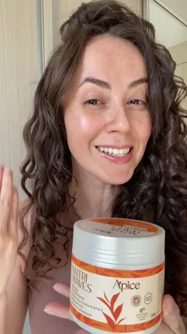 Como meu cabelo saiu do ressecam para super nutrição ? Eu usei a máscara Nutri Waves da @Apice Cosméticos . Ela simplesmente transformou o meu cabelo e pode transformar o seu também! #mascaracapilar #cabeloressecado #nutricaocapilar #cuidadoscapilares #publi 