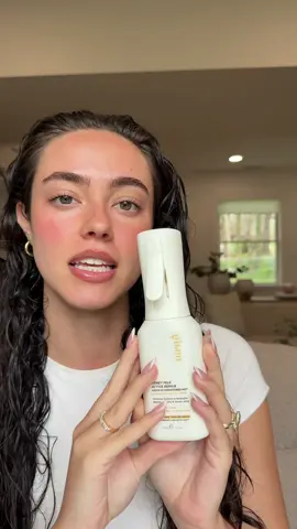 my curl routine has been so much better since adding this 💛 the new @Gisou Honey Milk Leave-In Conditioner Mist detangles, hydrates, smooths, and boosts shine without weighing my curls down @sephora #gisoupartner #wavyhair #curlscheck
