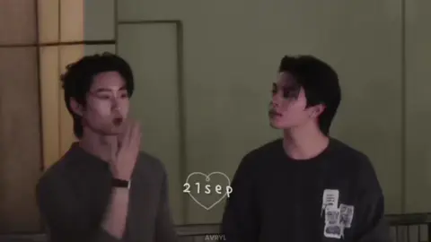going crazy with their almost kiss 😭 #williamest #williamjkp #est_rvp #youmaniacseries 