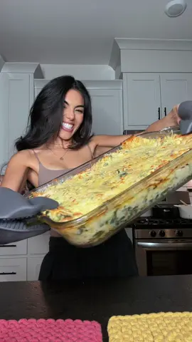 White chicken lasagna <3 this was so yummy but it did take me about two hours🥹 #makedinnerwithme #DinnerIdeas #easydinnerideas #lasagna #wlwtok 