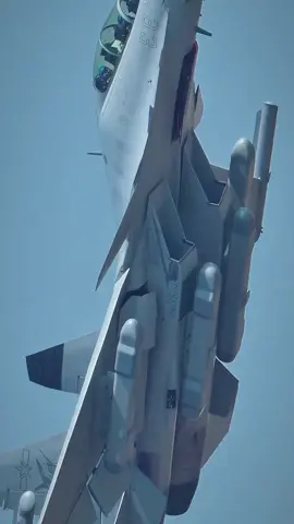 J-15DT, carrier-based electronic warfare fighter. Safeguard national security and the safety of the people #Military #airplane #fighter #Cool #beauty 