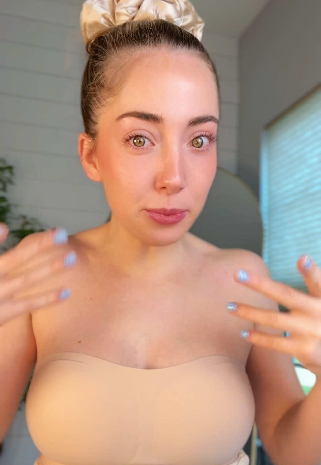 The new seamless strapless bra by OEAK is SO comfortable but still looks so flattering 😮‍💨 #tiktokshop #tiktokshopfinds #oeak #jellybra #seamlessbra