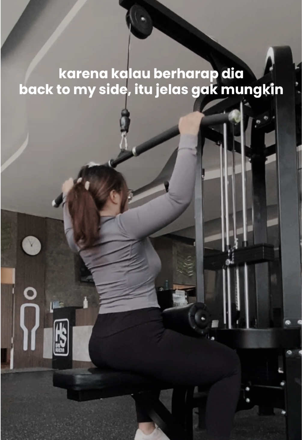 Ini emang lg musimnya gamon ya? #backday #gymgirl #outfitgym #gymmotivation #gamon 