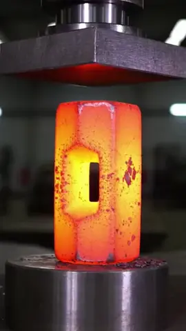 Crushing a Red Hot Sledgehammer Head Under 100_ ton Hydraulic press.. #besthydraulicforce #crushing #relaxing #asmrsound 