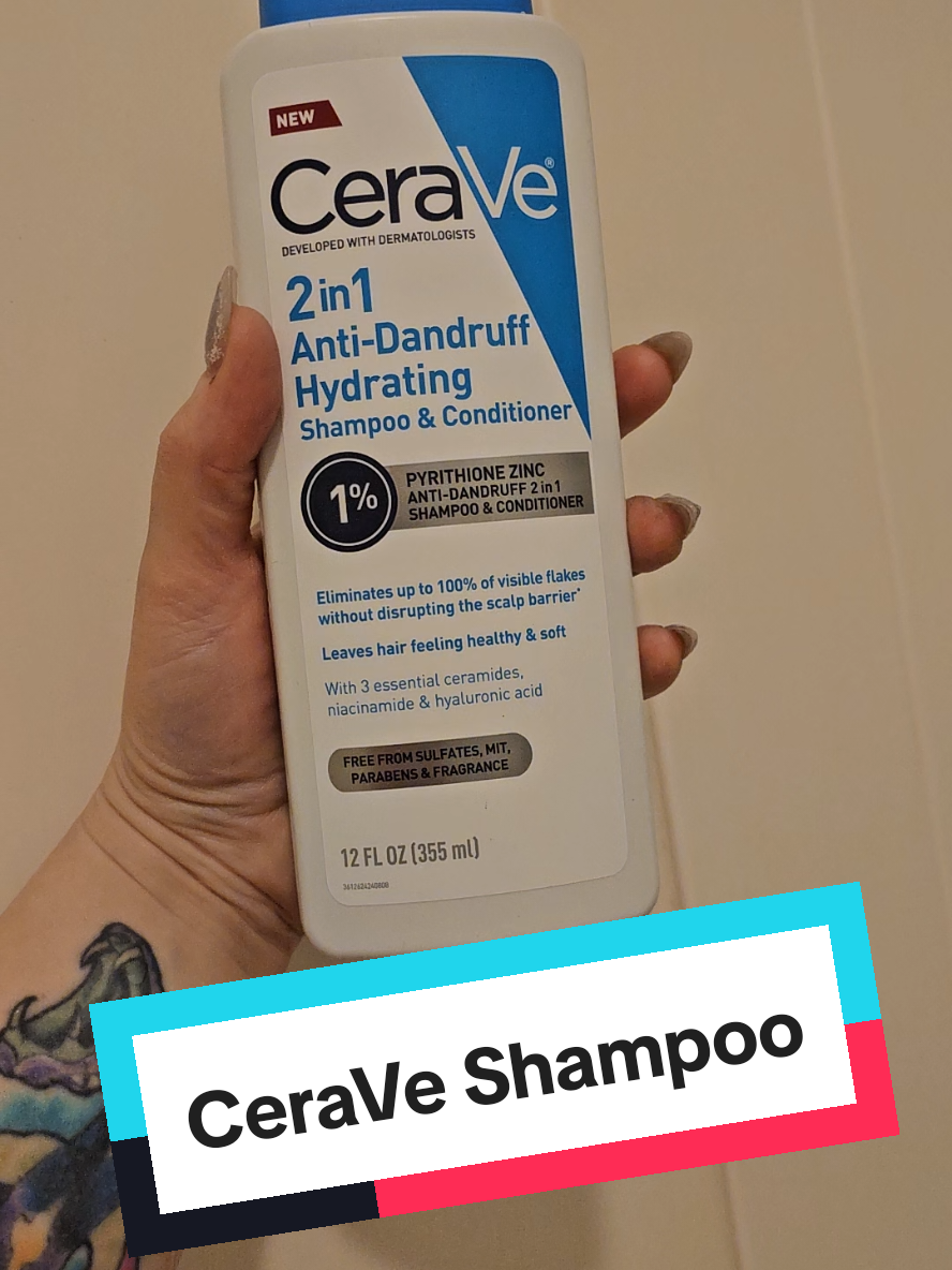 This @CeraVe 2-in-1 Anti-Dandruff Shampoo & Conditioner I got from @influenster in exchange for a review is a total pit stop for my scalp. It felt surprisingly nice and super hydrating, but since it is a powerhouse for flakes, I'd probably skip it if you have bright, colorful hair you want to keep vibrant. #complimentary #CeraVeHair2in1 #GiftedByCeraVe