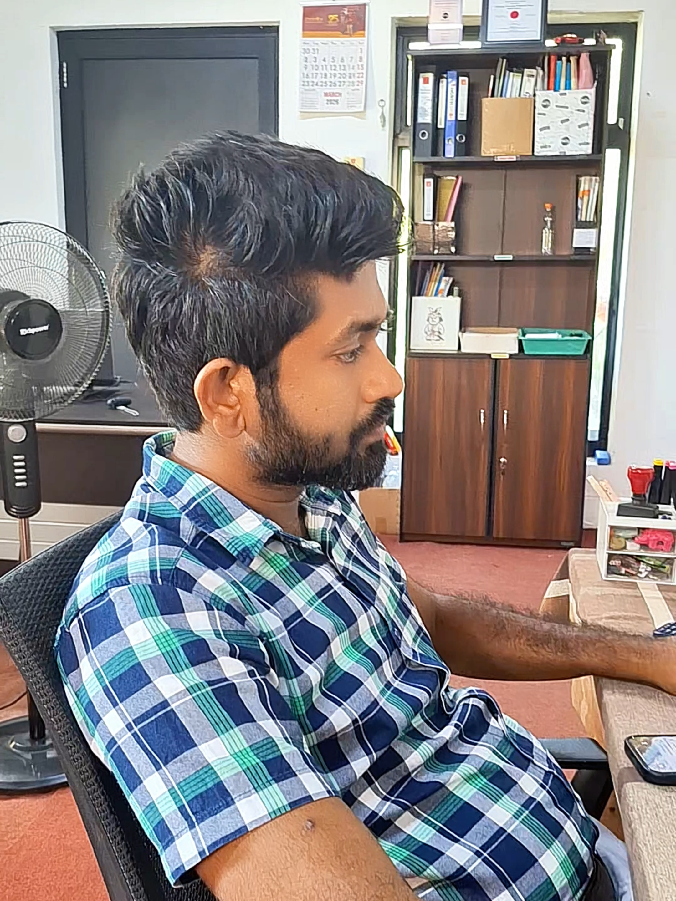 ලොකු බොසා බරටම වැඩ #hotzy #hotsauce #officefun #businessjourney #food #delicious #passionfruit #sauce #newproduct