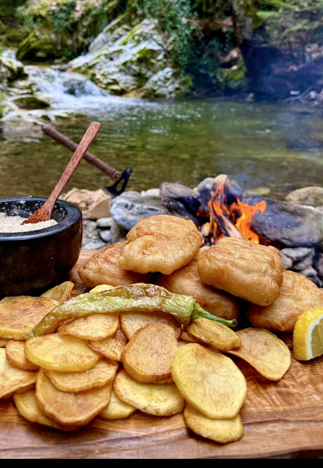 🇬🇷 Fish and chips 🪓 • Μπακαλιάρος σκορδαλιά  #outdoorcooking #wilderness #fish #food 