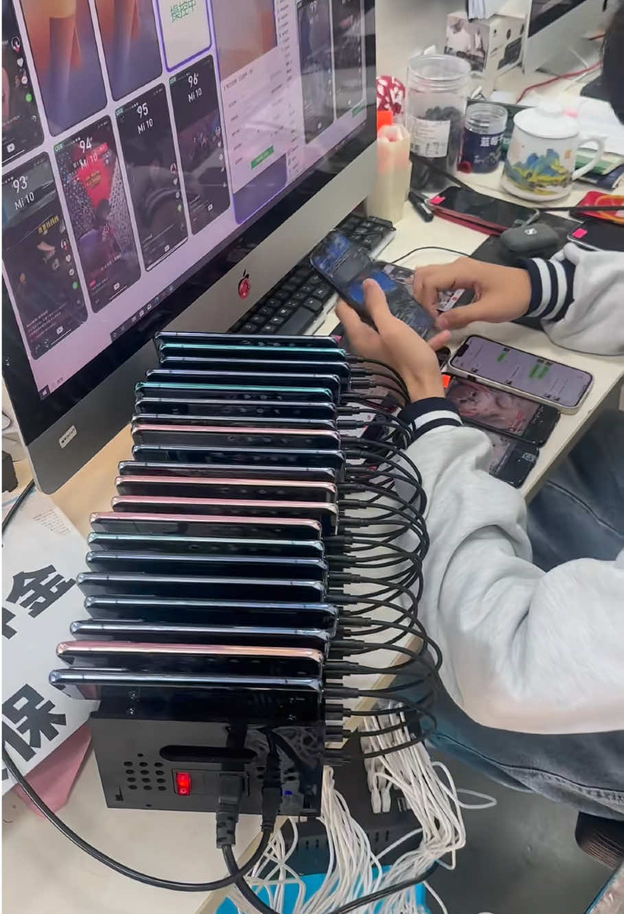 phone farm holder charging hub phone farming reels farm great setup for managing multiple phone efficiently granja de cell #boxphonefarm #phoneholder #phonefarm #phonefarm #phonefarming 