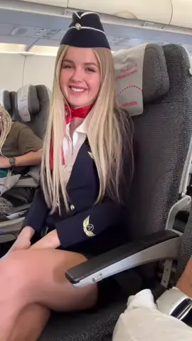 #stewardesslife #aviationlife #traveltok #sky 