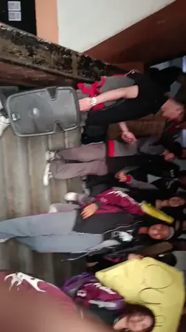 PREFERIMOS SER REBELDES A SER ESCLAVOS!!!!!. Estudiantes del colegio Miguel Antonio Caro IED se toman el día para protestar en contra de incongruencias, malos tratos y negligencias por parte de la rectoría, se toman decisiones sin tener en cuenta a la institución y no lo vamos a permitir. #parati #secretariadeeducacionpublica  #educacion #bogota #educacionbogota 