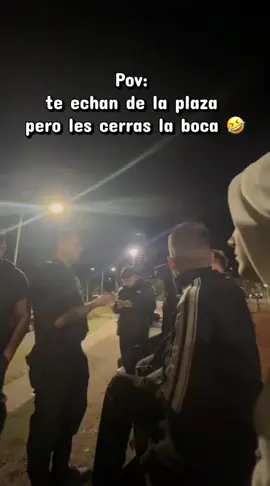 Ahí los tenes a los vivos después a los chorros nada 🥴 y nos vienen a gritar a nosotros por estar en la plaza (????🤣