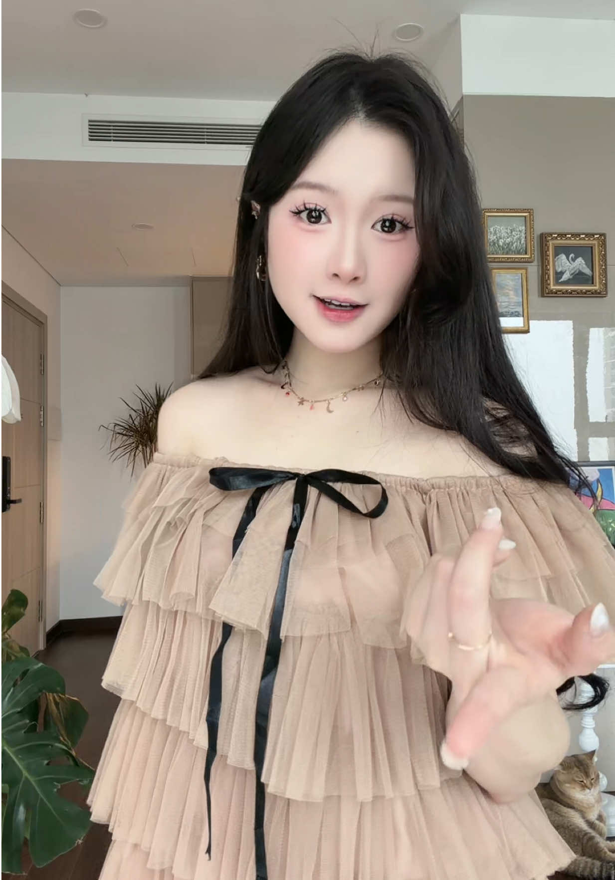 Mặc em áo xinh trắng lên cỡ 2 tông🫰🏻 #fyp #xh #xuhuong #outfit 