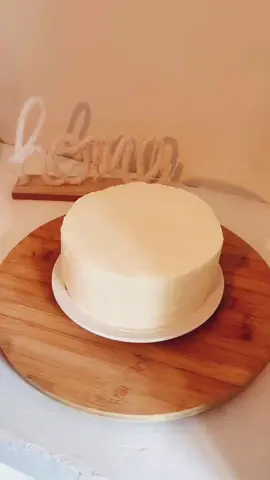 Layer cake imprimé vache 🐮 N’hésites pas à venir en mp si tu veux toi aussi un gâteau pour un événement ! #fyp #cake#cakedecorating#birthday#pourtoi