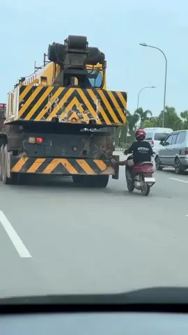 se greget apa hidup lo? nye tep mobil crane pke Scoopy 🗿👍🏻 #video  #vidiolucu  #fyp  #scoopy   #crane 
