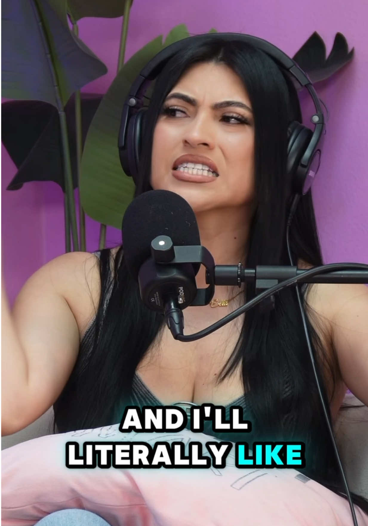 she really said go hug a tree🤣💀#prettynotsmartpod #pns #prettynotsmart #contentcreator 