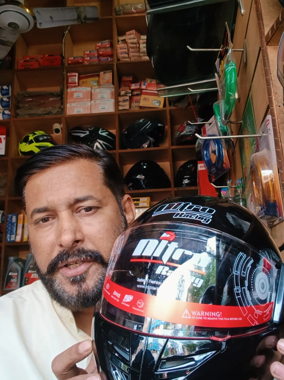 My Favourite Helmet unbreakable #tiktokviral #foryoupage❤️❤️ #HelmetHub #brandedhelmet #bikehelmet 