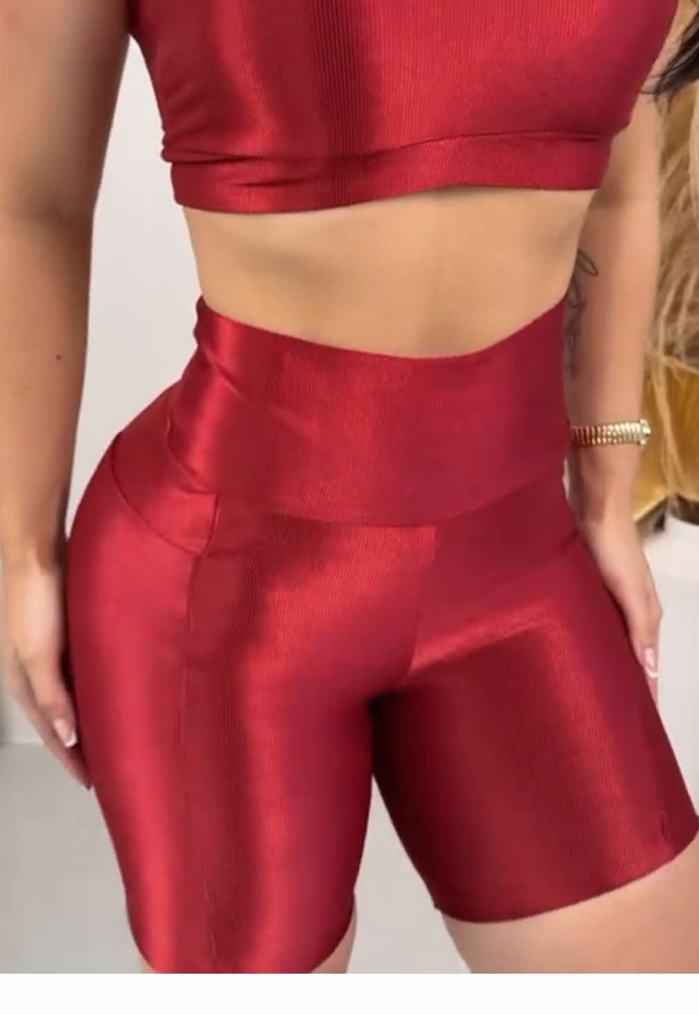 🗣️ Diquinha de ouro: o conjunto que vai te fazer economizar tempo e espaço no armário! Aquele look coringa que a gente ama. ❤️ Nosso conjunto de canelado é a definição de versatilidade. A modelagem é pensada para abraçar o corpo sem prender os movimentos, ideal praquele dia corrido. #tiktokshop #canelado #Fitness #modafitness #treino