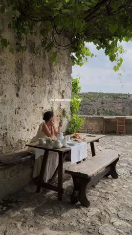 the oldest side of italy, where everything feels a little more still, a little more grounded🕊️ in my Puglia guide, i’ve included Matera with all the places I loved most!! link in bio🫶🏼 #matera #southitaly #italytravel #italysegreta 