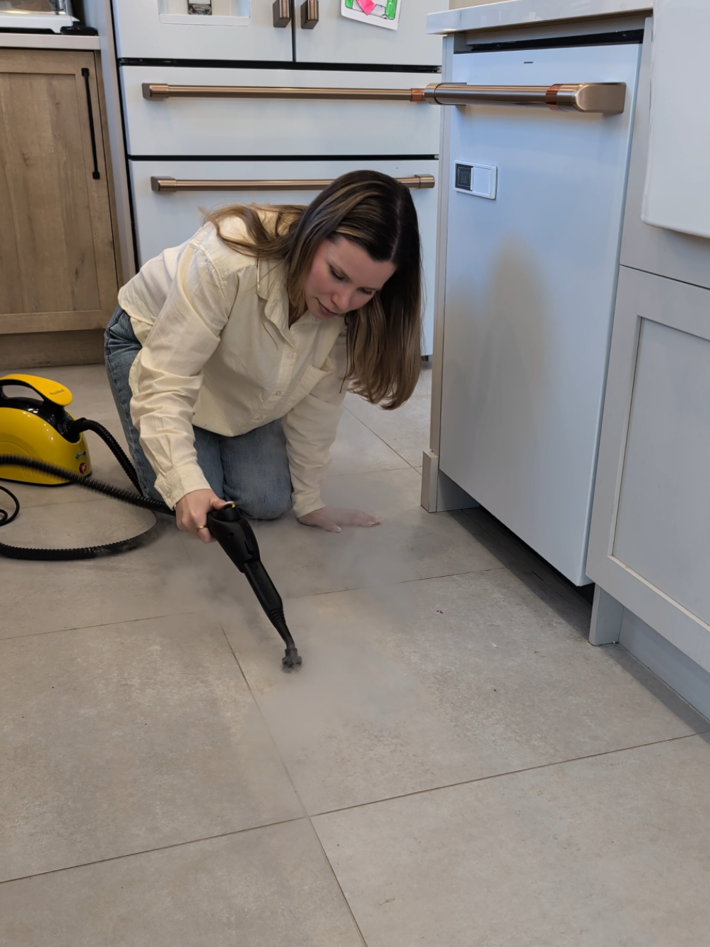 Deep cleaning the kitchen 🫧 My steam cleaner is currently on sale for spring 🌻Link in bio or check in my Amazon Stores 💛   #steamcleaning  #CleanTok #asmrcleaning #asmr #cleaningwithgabie 