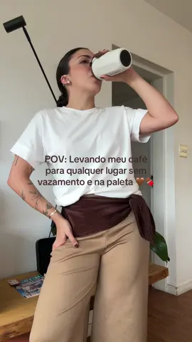 A solução pra quem vive na correria e precisa levar o cafezinho na bolsa sem derramar! E também serve para líquido gelado ☺️ Esse é o copo da Civago e tem várias outras cores, bem aesthetic! Vou deixar o link no carrinho laranja para você ver! #copotermico #dica #rotina #trabalho 