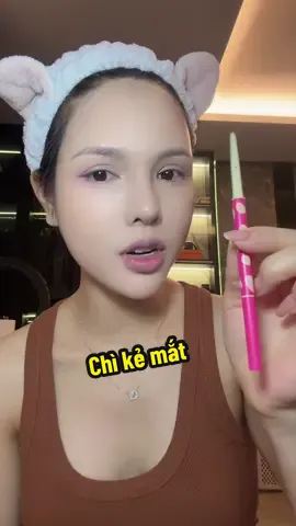 Chì kẻ mắt siêu dễ các bà ui.