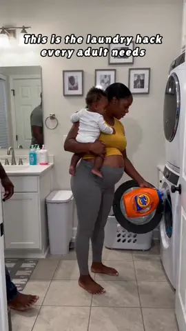 Most people are using laundry podsthe wrong way. #LaundryHacks #FreshClothes#SmellsAmazing#TikTokMadeMeBuylt #LifeHacks