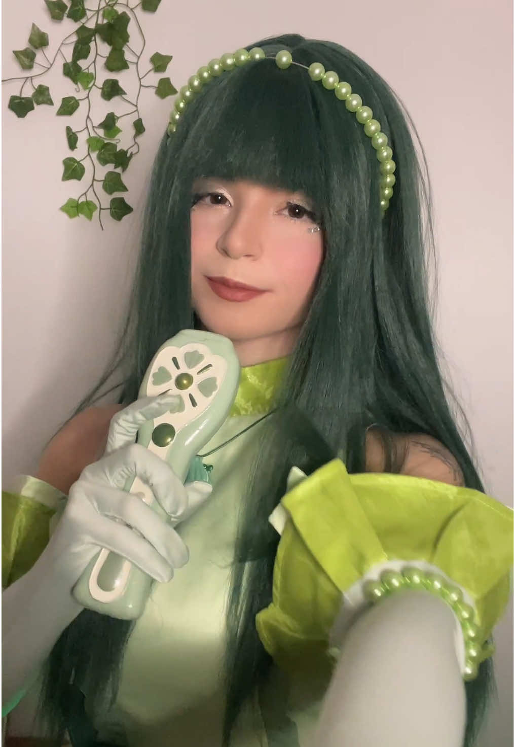 Green pearl voice!! ~ 💚🐚  I actually can’t believe I’m cosplaying from my favorite childhood show, it feels like a dream 🥹 (thank you so much Rubi for lending me this cosplay ily) #rina #rinacosplay #mermaidmelody #rinatoin #mermaidmelodycosplay 