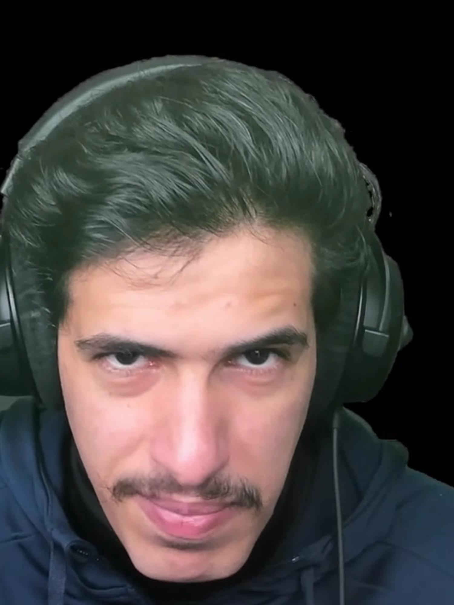 المعدة ما تهضم نفسها 🙂.