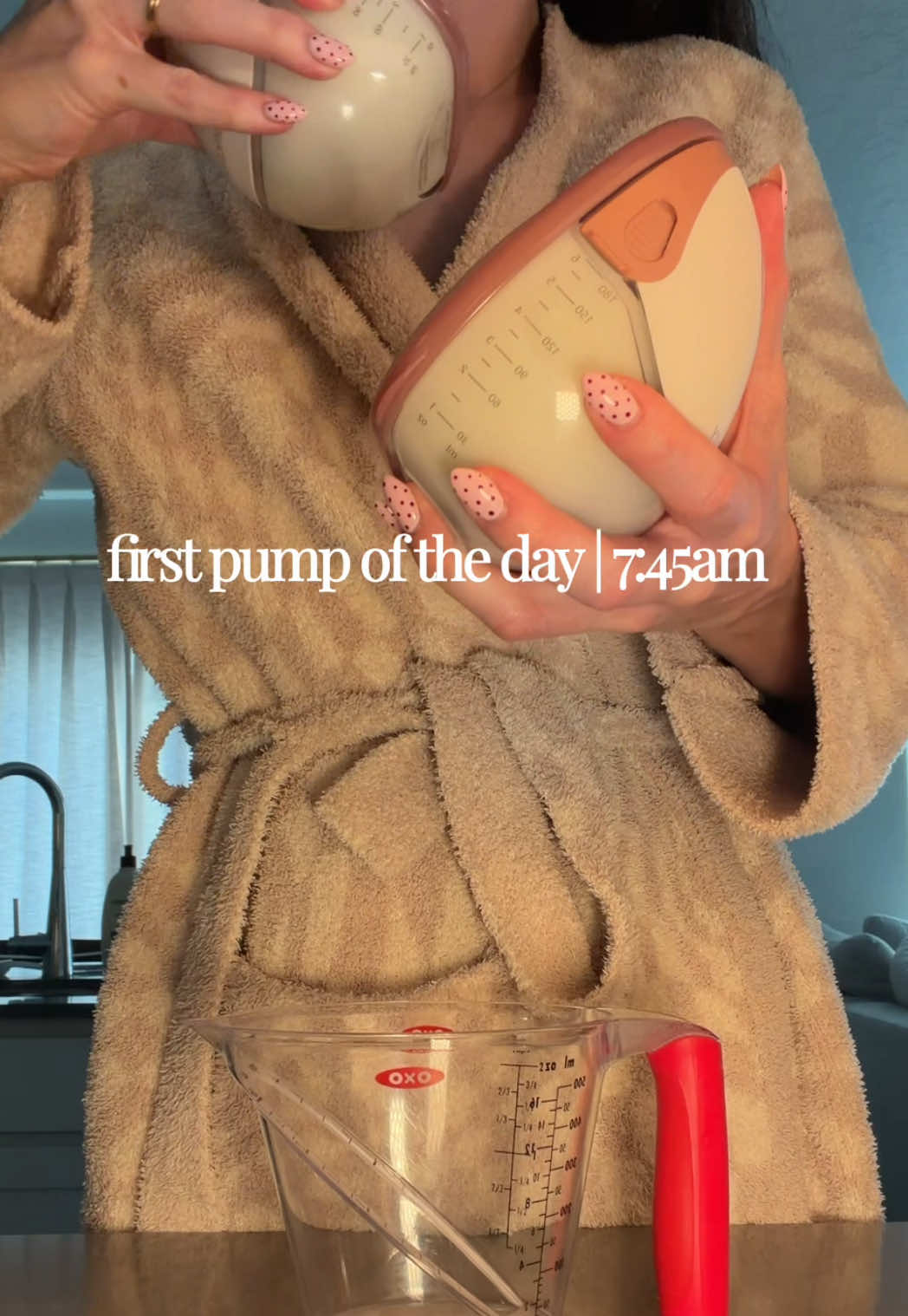 the dairy is open! 🤠🙂‍↕️ #pumpandpour #wearablepumps #morningpump #momcreator #pumpingmom  my robe is from @Barefoot Dreams !! 