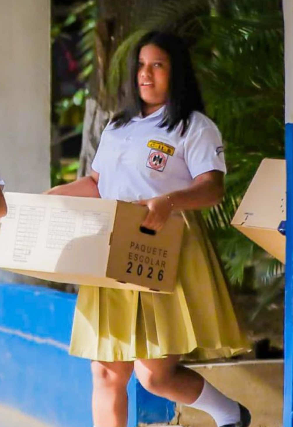 #PaqueteEscolar2026 | “Muchas gracias señor Presidente (@Nayib Bukele) por regalarnos la computadora, ya que, nos ayudará hasta la universidad. Siga haciendo estas obras porque lleva al país por el buen camino”, subrayó el estudiante del Centro Escolar INSA, Arturo Arévalo. #SecretaríaDePrensa