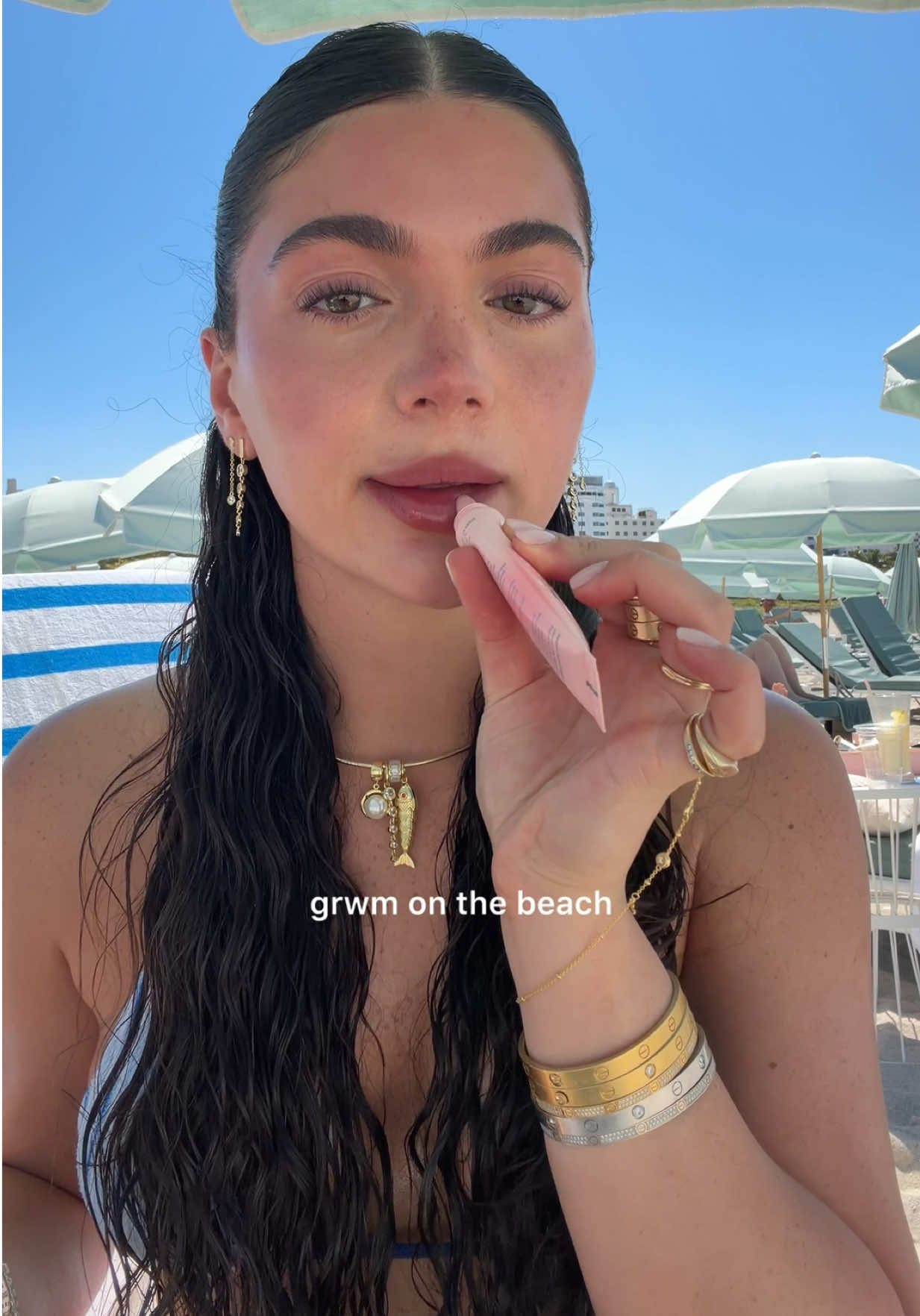 🌊🧘🏻‍♀️👄 #grwm #beach #makeup  @loréal paris usa  @ep jewels  @Ceremonia  @Kosas  @REFY  @Victoria Beckham Beauty  @Patrick Ta Beauty  @Benefit Cosmetics  @rhode skin  @Supergoop  @Tweezerman 