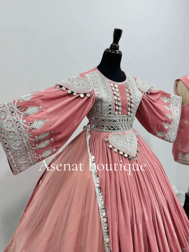 Worlwide shipping 🌏 Customizable in all sizes and colours . . . . @asenat.__.boutique ___________________________________________________ #explorarpage #afghandress #explorar #foryoupageofficially #تاجک__اوزبگ__پشتون__هزاره__ترکمن                