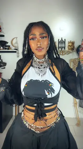 Sing along with meeeeee 🎶 How can you say ? I go about things the wrong way … #2000smusic #whimsigoth #locs #ethereal #fairycore 
