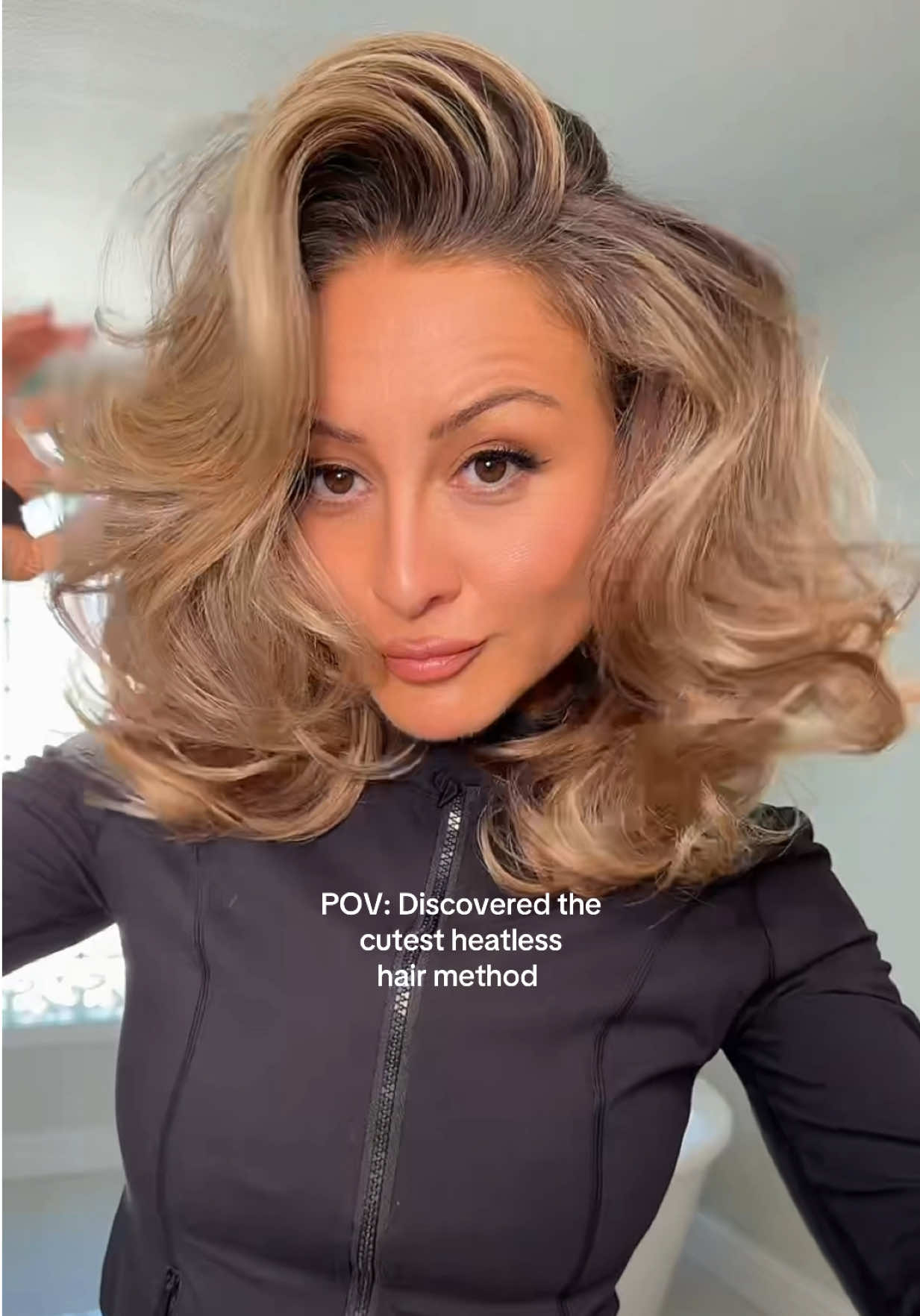 The OB space buns 🛸 my go to for active stuff these days!! #heatlesshair #overnightblowoutbuns 