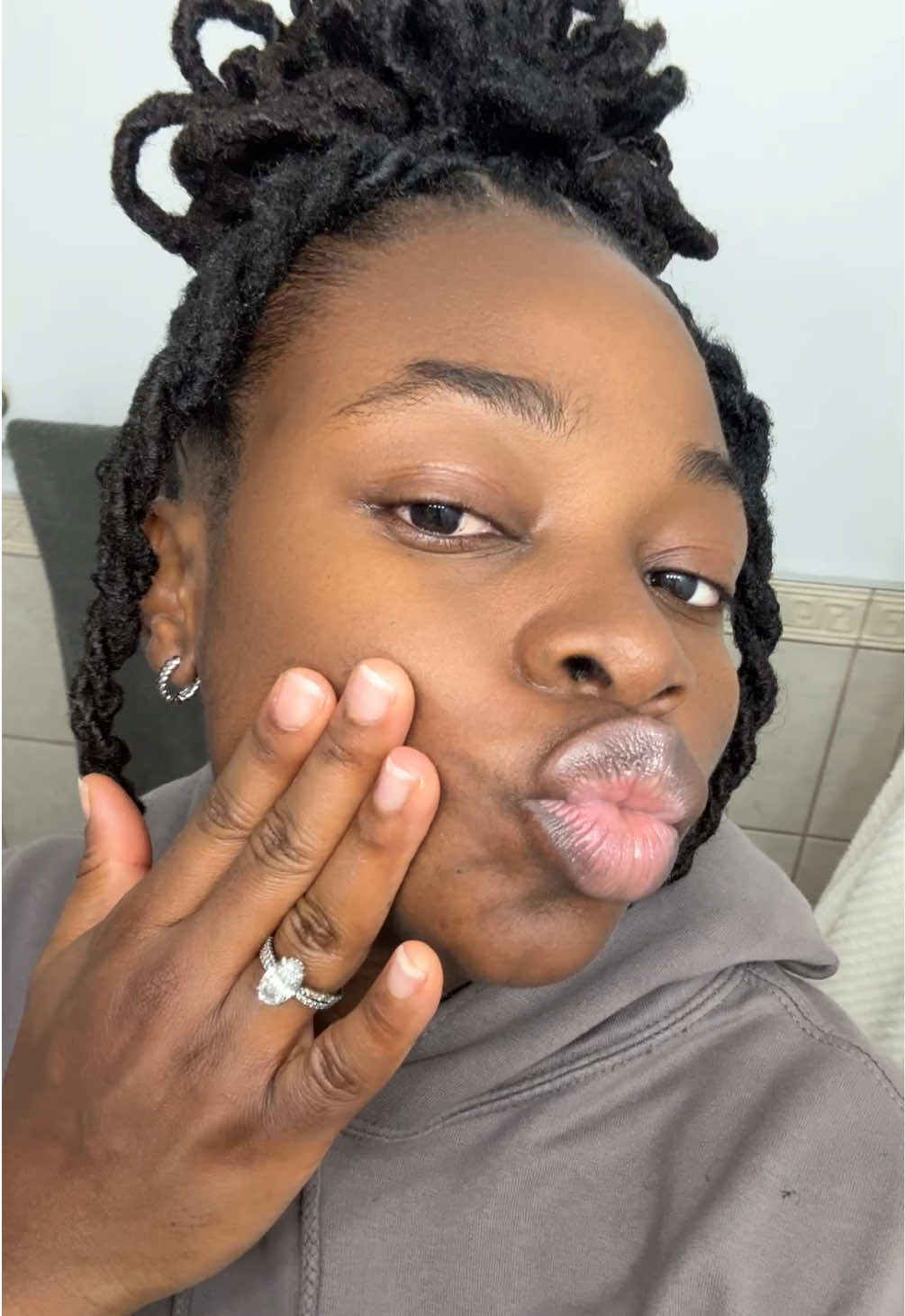 The last time I retwisted my locs was in November! 4months later and my locs look so good! #locs #locstyles #locstylesforwomen #transition #beforeandafter 