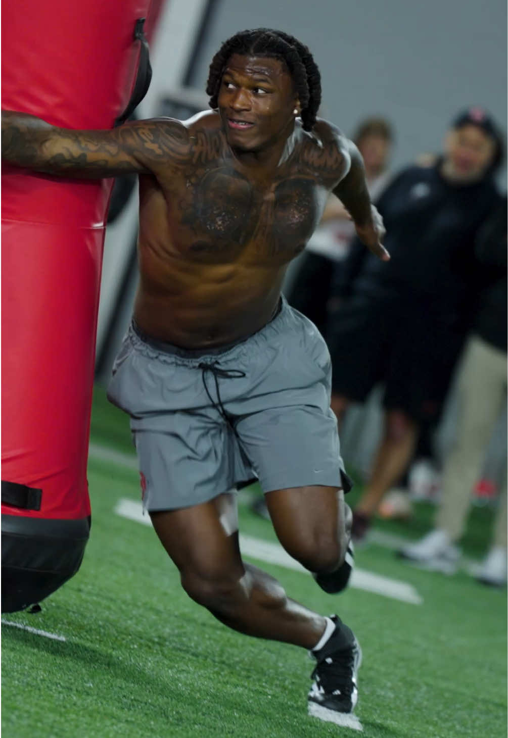 Arvell Reese looked 𝙙𝙤𝙢𝙞𝙣𝙖𝙣𝙩 at @Ohio State Football’s Pro Day 😮‍💨