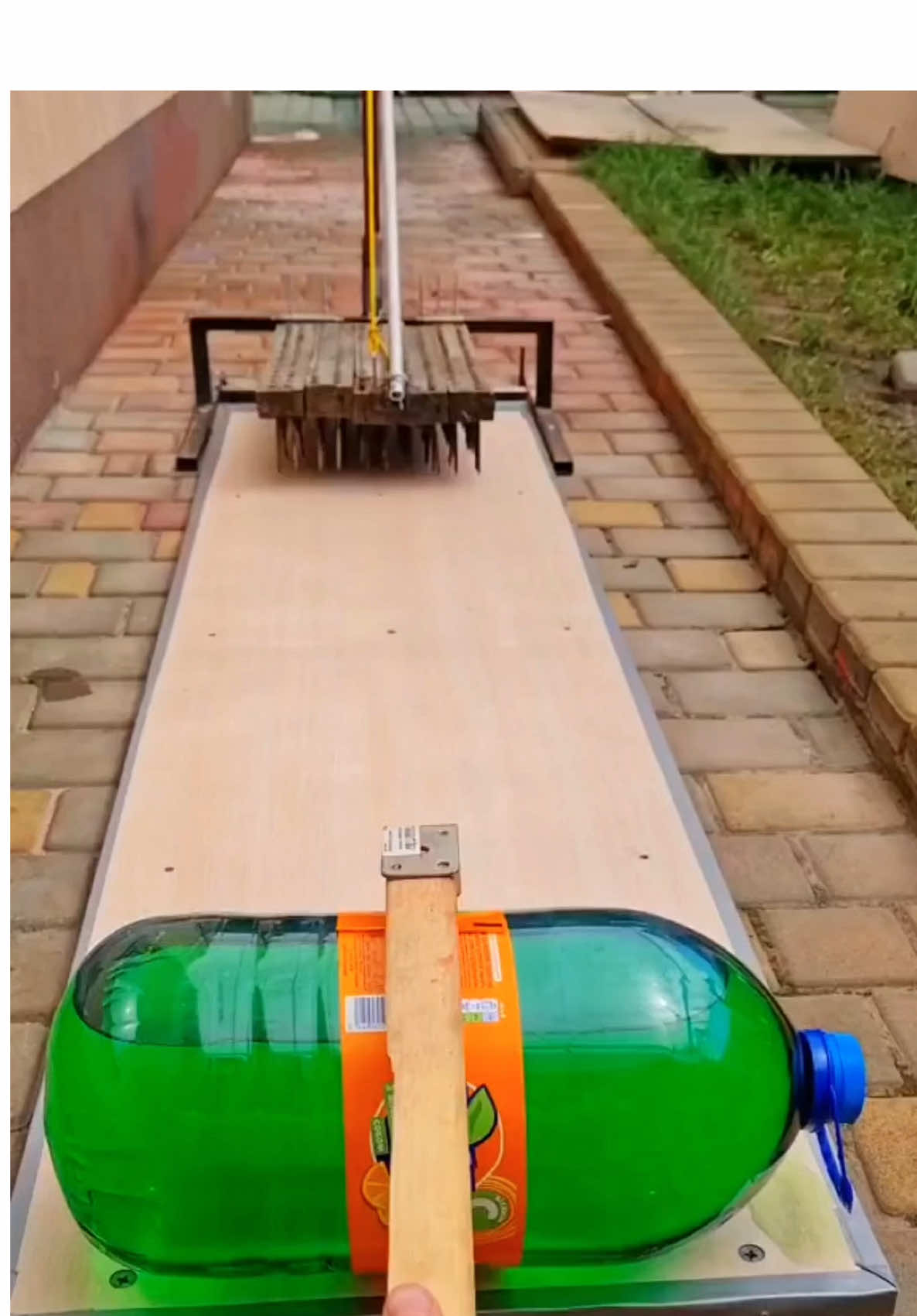 #Bottlebreaking  #satisfying  #relaxing  #asmr  #bottleonstairs 