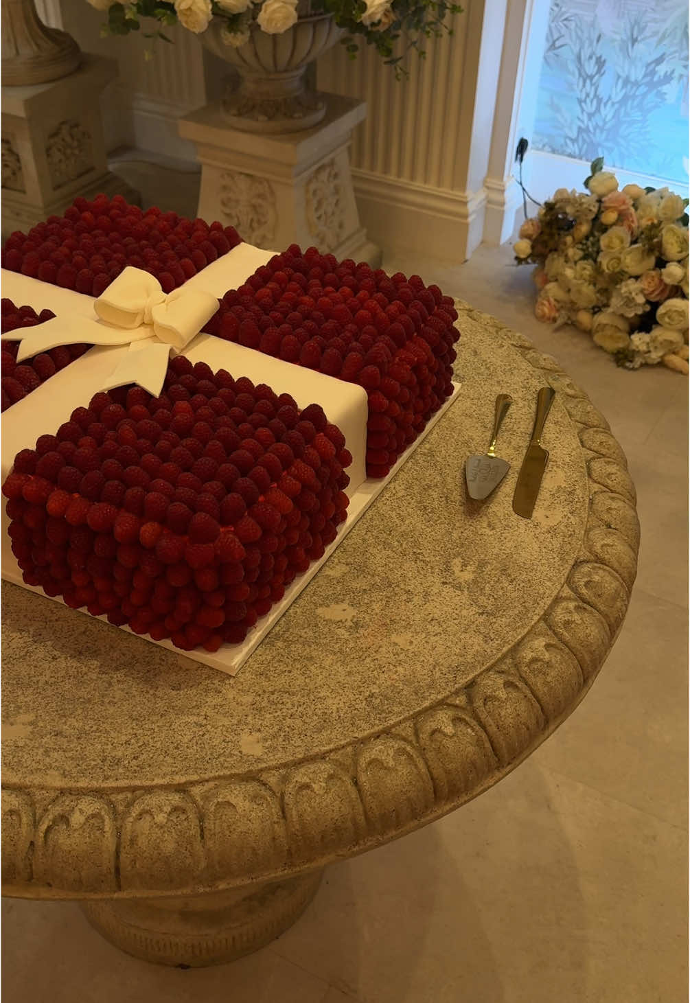 🤍 #cakeinspo #2026bride #fyp #raspberrycake 