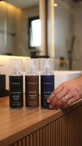 O kit Body Splash masculino Barbour’s traz três fragrâncias diferentes de 200ml cada, ideais para quem gosta de variar o aroma no dia a dia. Com opções que vão do fresco ao mais marcante, oferece praticidade, leveza e versatilidade para diversas ocasiões.#homem #bodysplash #cheirodehomem #masculino #cheiroso 