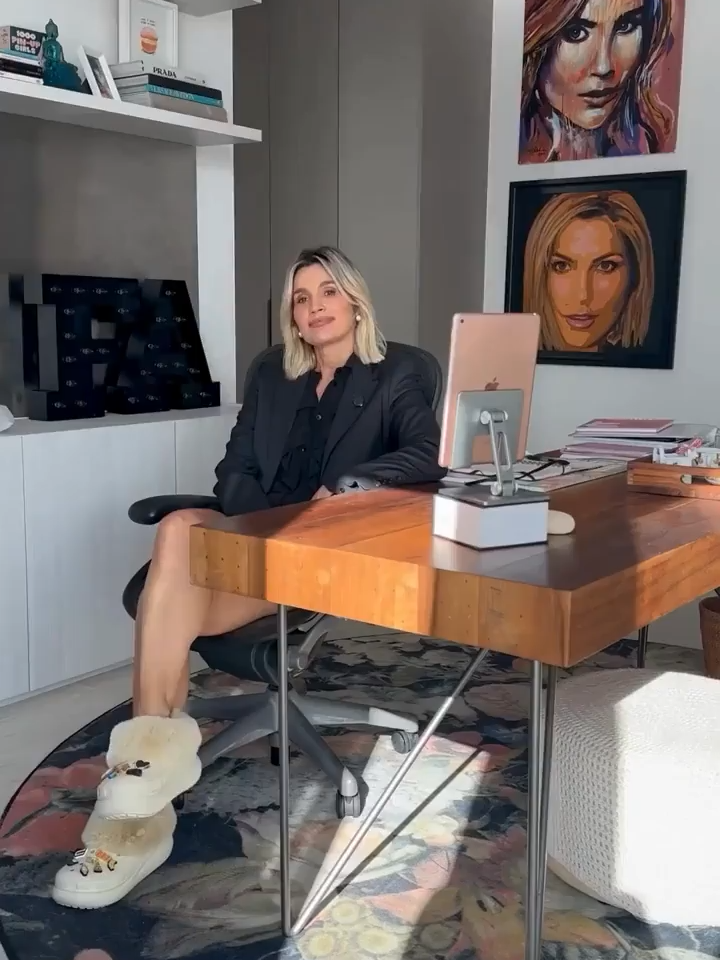É claro que eu sou a Flávia Alessandra e não vivo sem... #brasileiras #lookdodia #famosas #viral #brazilian