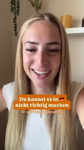 Mal ehrlich.. uns wurde doch beigebracht, dass wir.. ✅ zur Schule gehen sollen. ✅ Abitur machen sollen. ✅ ein Studium abschließen sollen. ✅ am besten noch mehr Abschlüsse und Zertifikate sammeln sollen. ➡️ Damit wir dann den guten Job, das Eigenheim, die Hochzeit und das schöne Leben genießen dürfen! Der Reality Check kommt dann normalerweise mit Mitte 30, wenn der tolle Job uns gerade so über die Runden bringt.. Aber jetzt gibts nicht mal mehr tolle Jobs?! Nach all ihren Abschlüssen hat sich die junge Frau übrigens für ihre eigene Online Marke entschieden und baut sich ein eigenes Business auf. ❌ Über Selbstständigkeit, Steuern und Firmenmodelle hat sie aber natürlich nichts in der Schule oder im Studium gelernt..