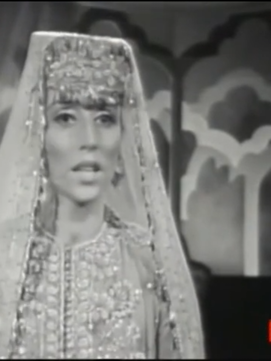 Fairouz - Ya Jarata Al Wadi. فيروز - يا جرة الوادي  Derrière ses airs de romance mélancolique, 