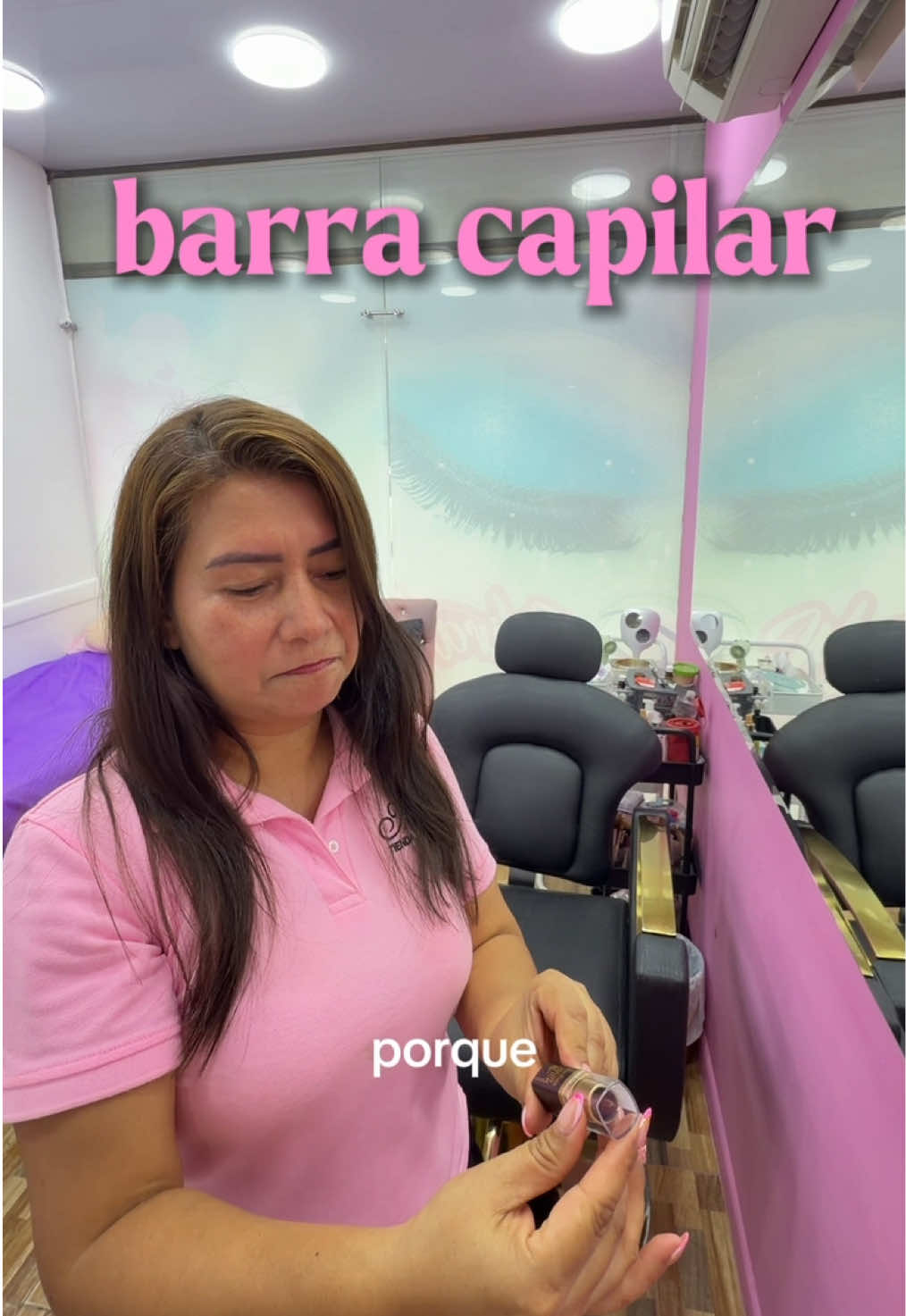 Que las canas no arruinen tu día🙆🏻‍♀️✨ Utiliza nuestra barra capilar que las cubre al instante🤌🏻💓 Disponible en todos los tonos✅ Pide la tuya📲3206133621 #cubrircanas #canas #cabello #hair 