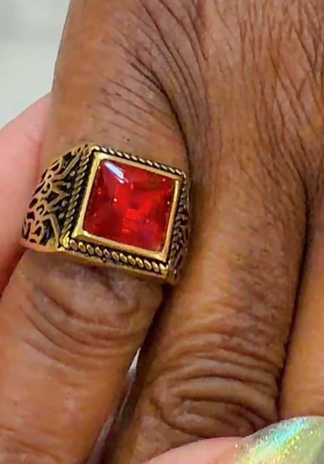 Muy bello ! Lo tienen en diferentes size en el carrito de Tiktok y de verdad que están muy bonitos!  #menring #ring #menjewelry #tiktokshop #gifted 