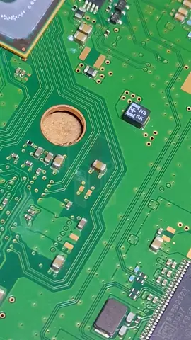 How to remove SMD capacitors using only solder#unfrezzmyaccount #viralvideo #mobilerepair #repost #unfreezemyacountplz🙏 