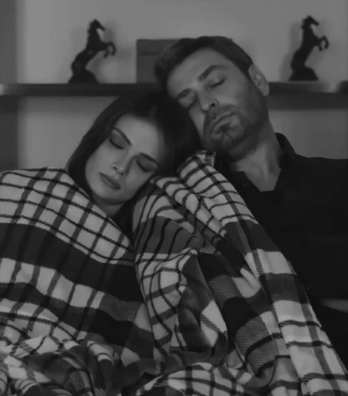 Каждый вечер посреди недели, я вспоминаю тебя и мучаюсь. #далекийгород #джихал #bezztebyaa #sabbato #uzakşehir